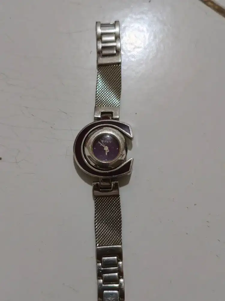 Jam tangan Titan