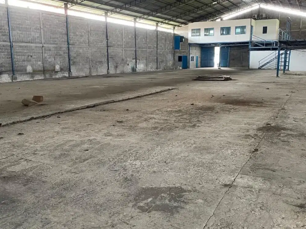 Dijual Gudang dengan bangunan kokoh ,atap tinggi dan lokasi strategis di Cikande ,Serang,Banten