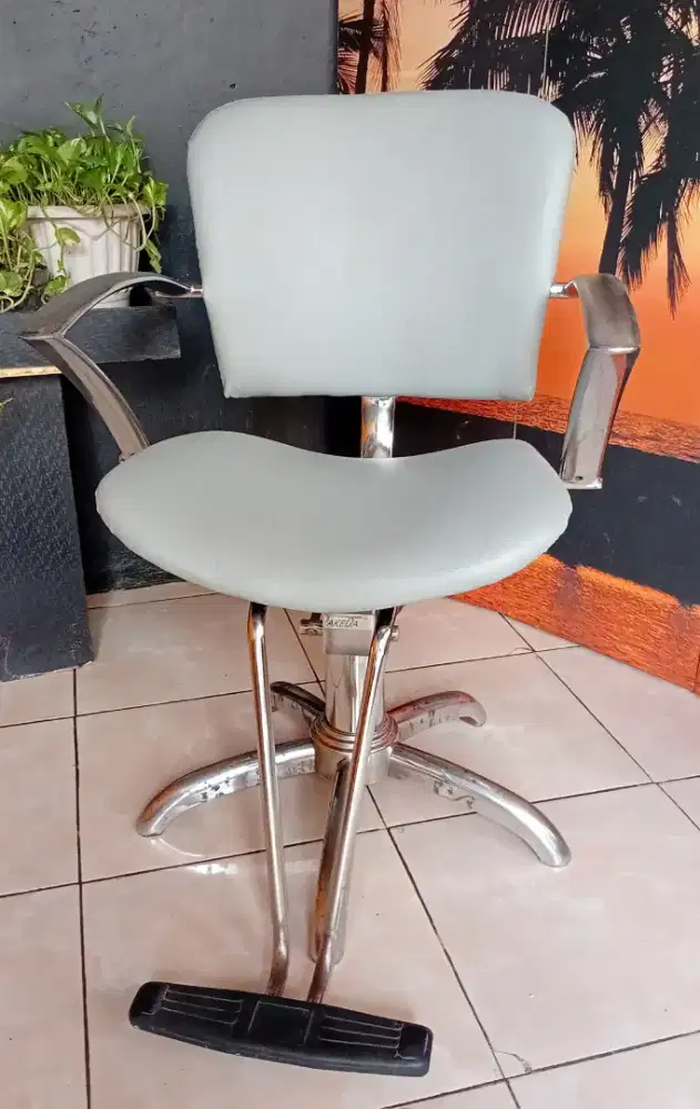 Kursi salon/barbershop hidrolik