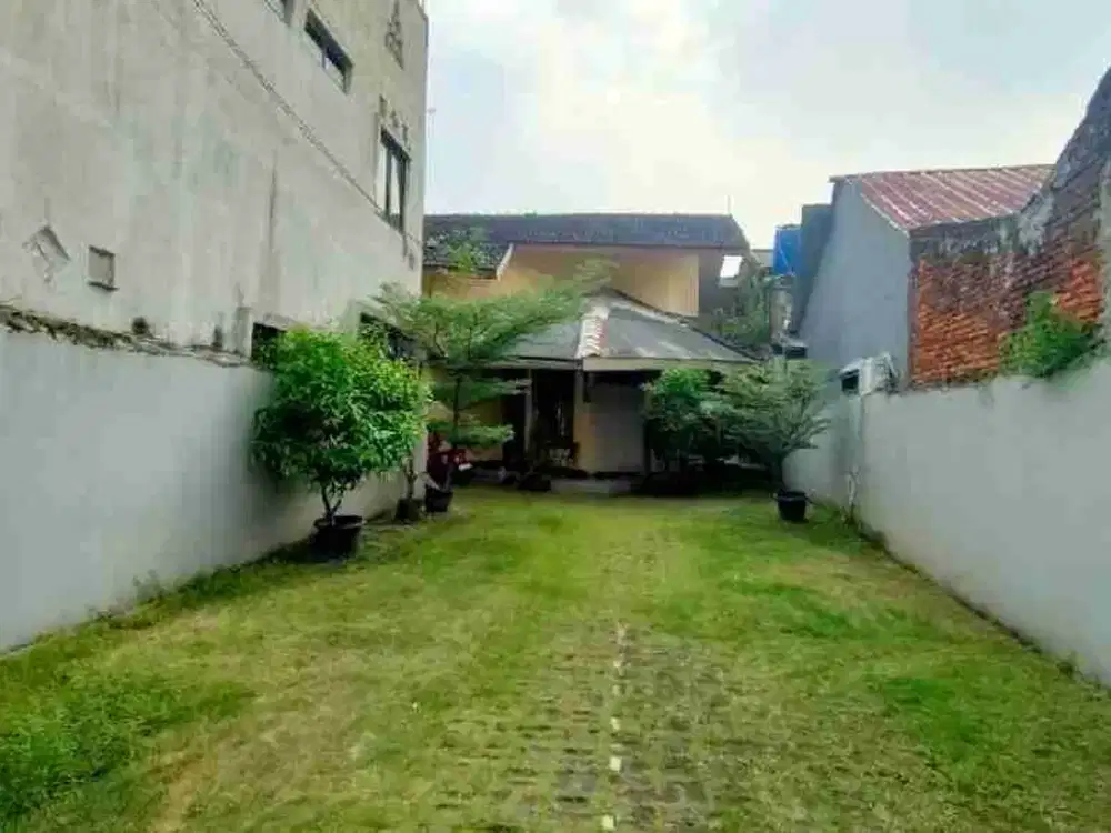 Rumah 1,5 Lantai hitung harga Tanah  dekat Perkantoran dengan Halaman depan dan Belakang luas, SHM di Kebagusan