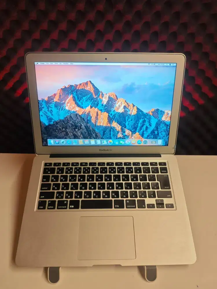 jual aja macbook 2011 11inch cocok untuk kuliah
