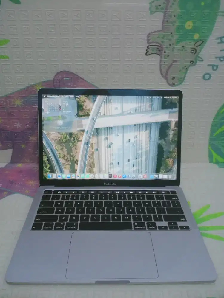 MacBook Pro retina 13in 2020 TouchBar Core i5
Ram 16 GB
SSD 512 GB