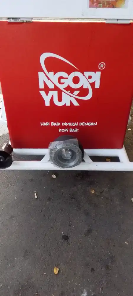 Dibutuhkan karyawan jaga stand es kopi