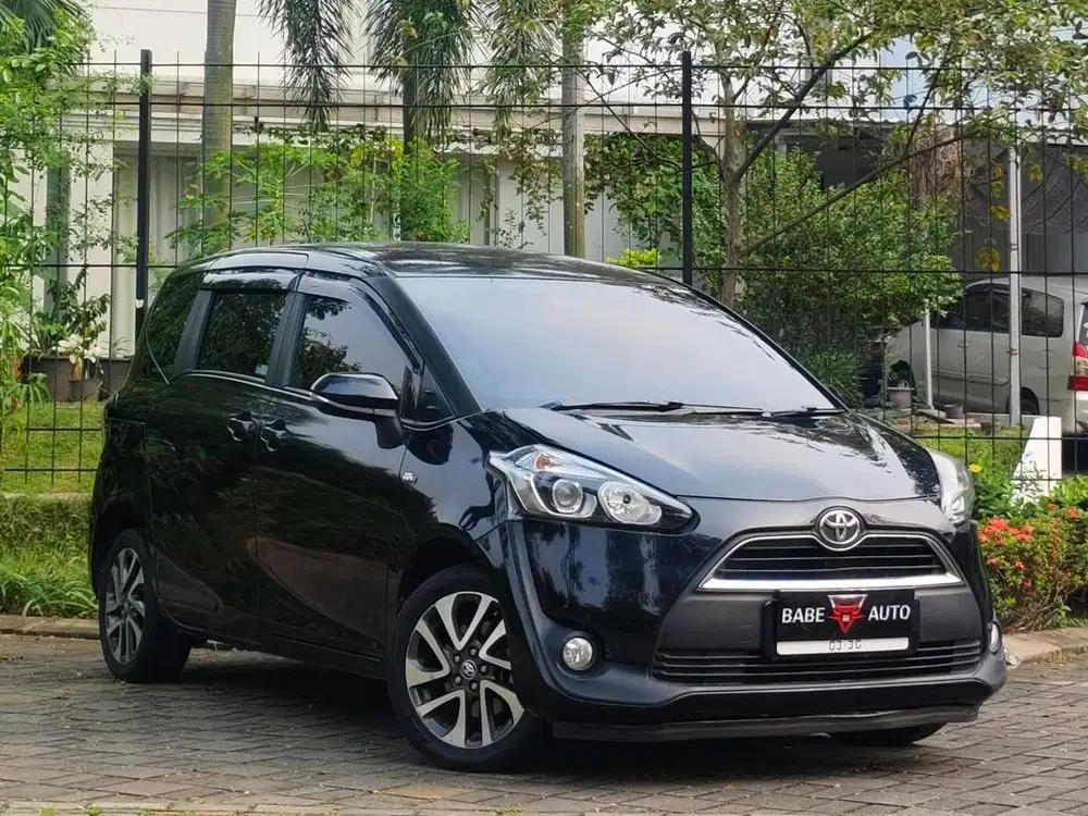 TOYOTA SIENTA V 1.5 AT 2017 KM LOW FULL RECORD
