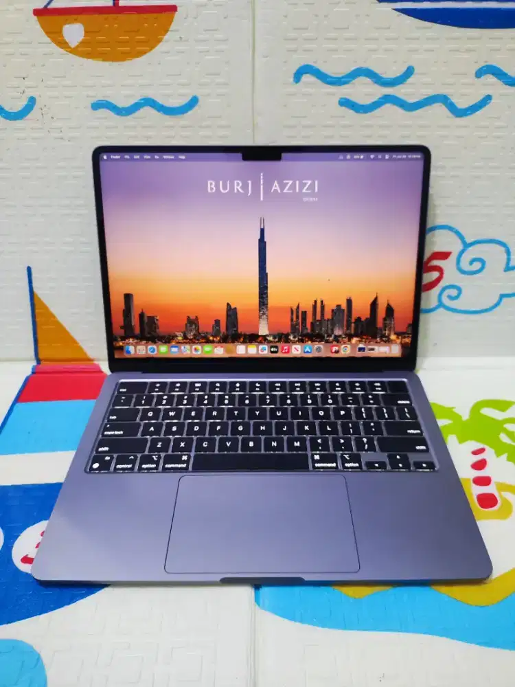 MacBook Air M2 Liquid Retina 13 inch 2022 Apple M2
Ram 8 GB
SSD 256 GB