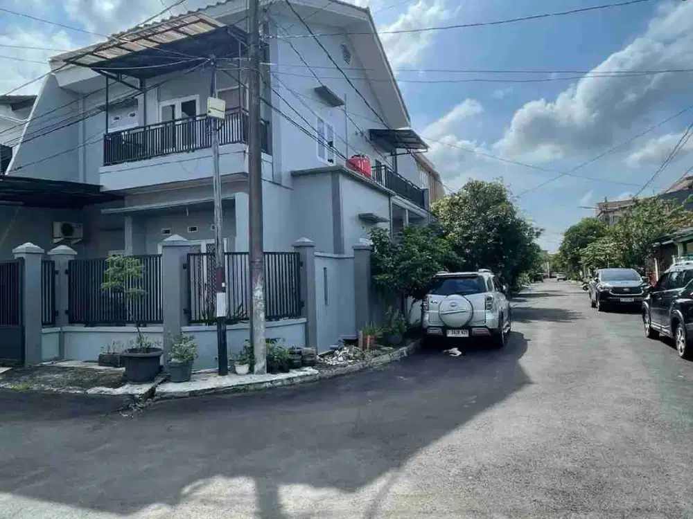 Dijual Rumah Strategis  di Cluster Bulevard Hijau  Kota Harapan Indah  Bekasi