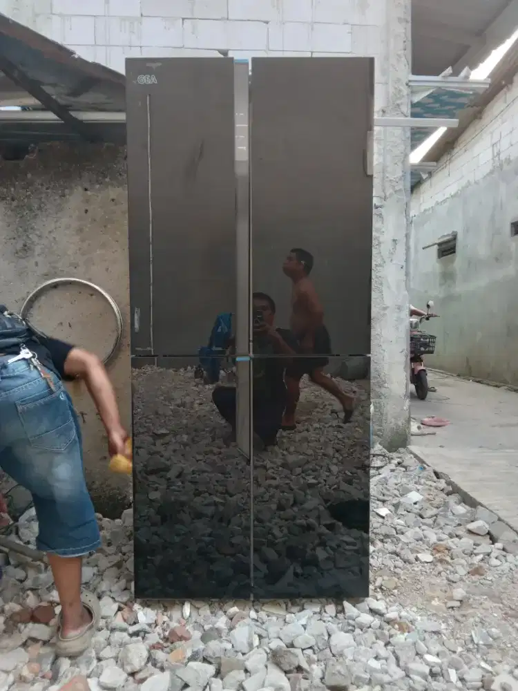 Di jual kulkas 4 pintu merek Gea normal siyap pake dingin ok