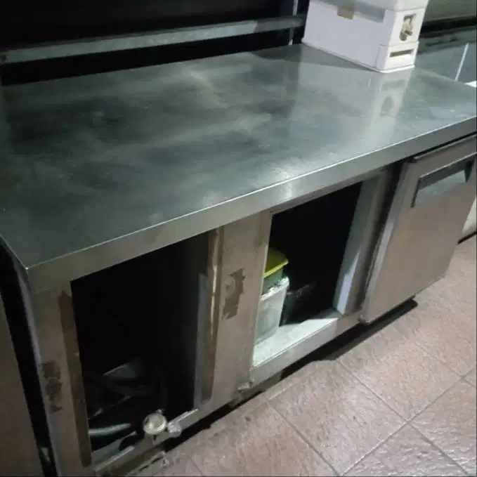 Meja Counter Chiller 2 Pintu Stainless Steel 150x82x78 cm