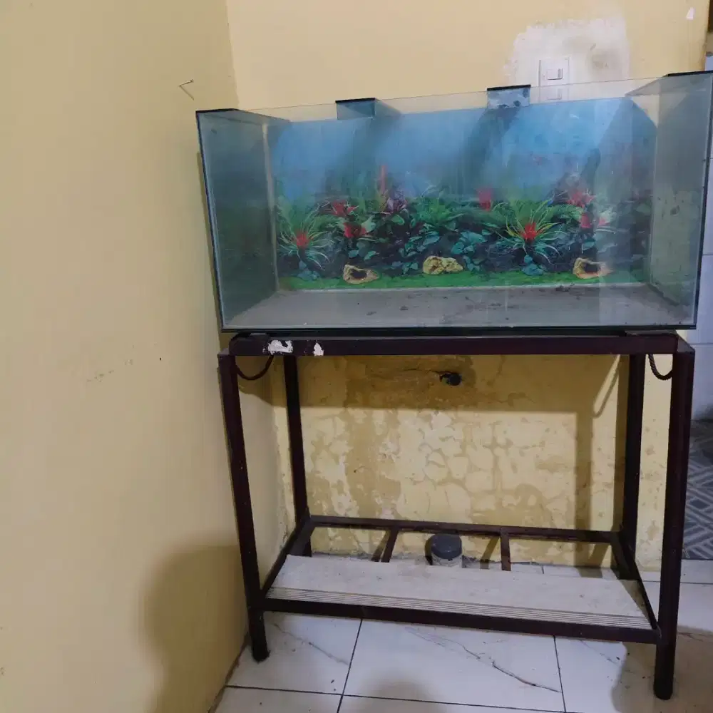 Aquarium uk : 120 cm, kaki besi
