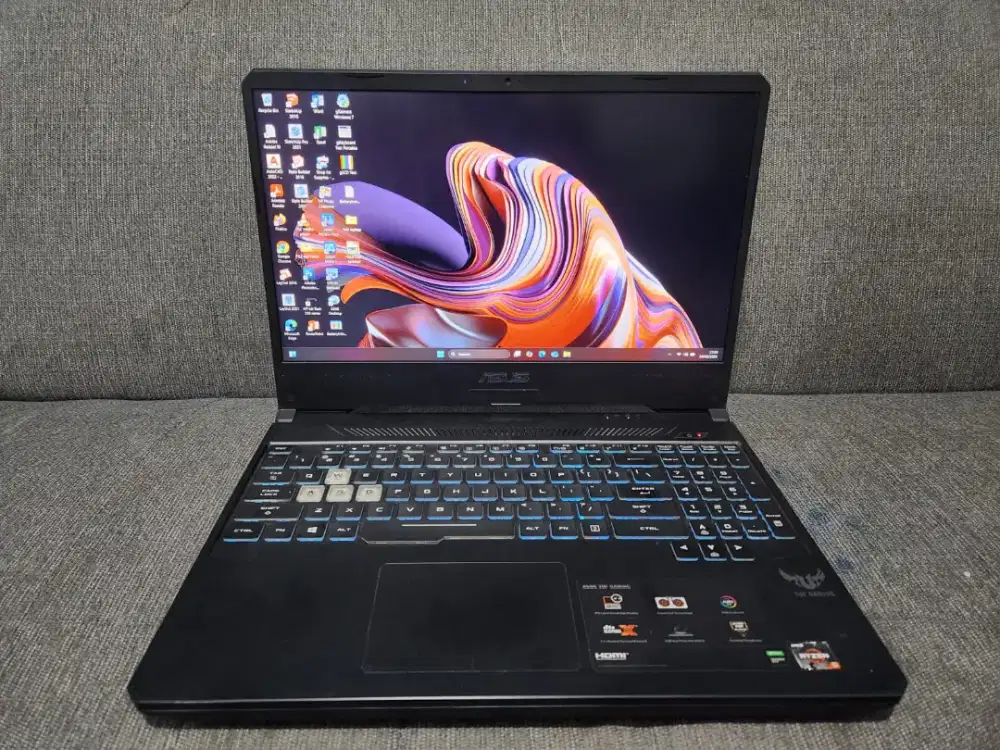 Asus TUF
AMD Ryzen 5
Ram 16
SSD 256 + HDD 1TB VGA GTX 1050 + vega 8