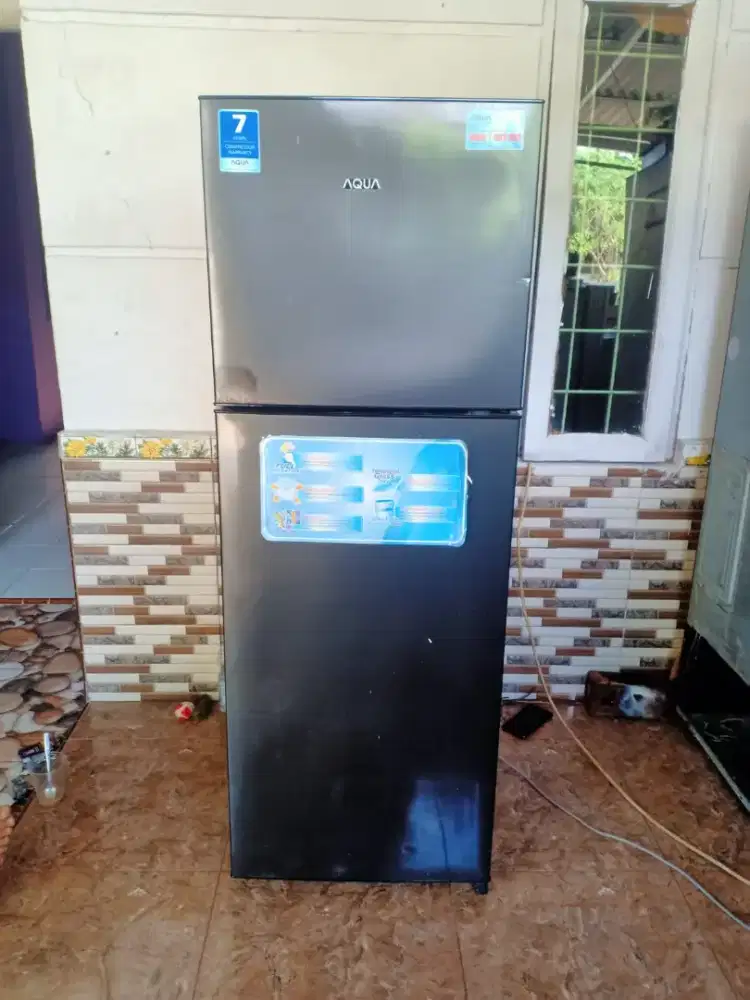 kulkas 2 pintu Aqua