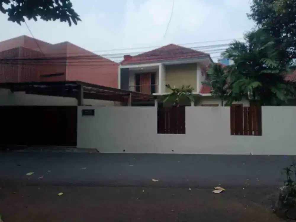 DIJUAL  RUMAH MEWAH DI JALAN JAYA MANDALA, MENTENG DALAM, TEBET