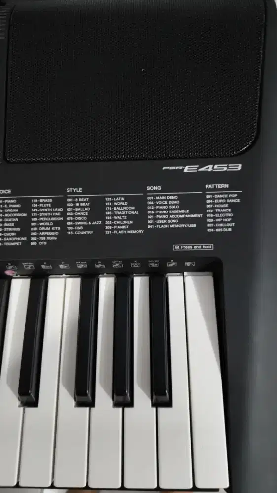 Dijual Keyboard Yamaha PSR E 453 Konfisi Mulus
