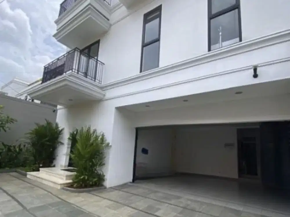 Disewakan Rumah Mewah 3 Lantai di Area Senopati Kebayoran Baru Jakarta Selatan Std678