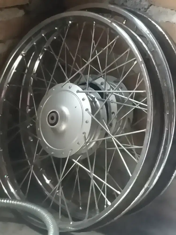 Sepasang veleg +tromol Suzuki cristal