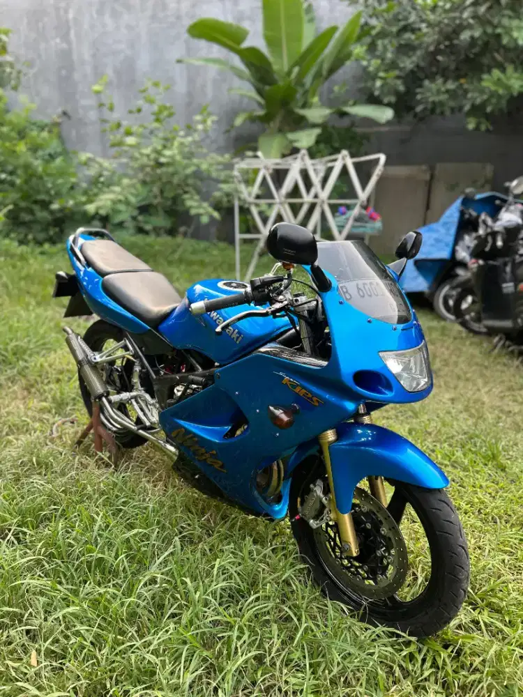 Dijual Kawasaki ninja,warna biru,THN 2004
