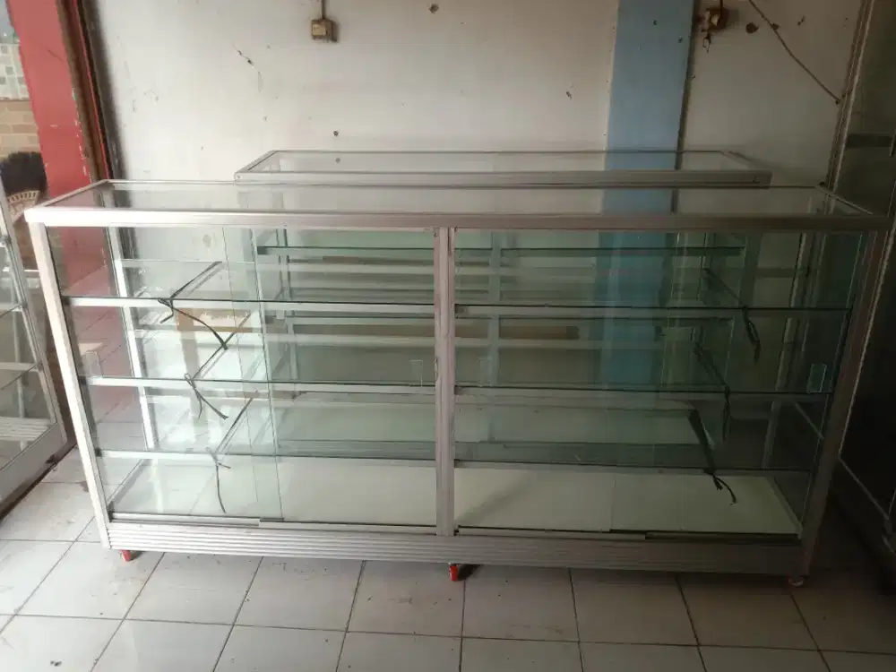 Kaca etalase second