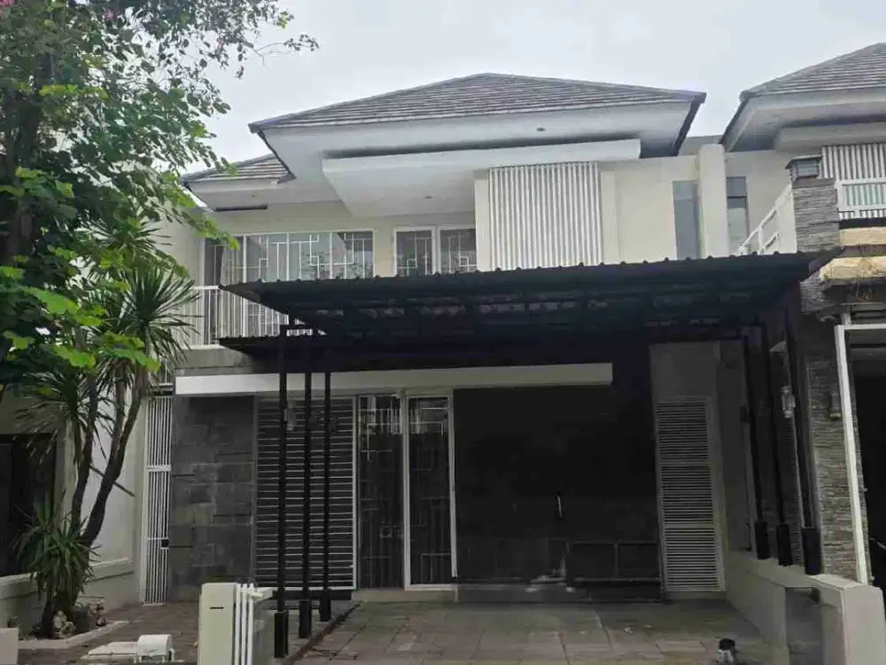 Disewakan rumah royal residence Surabaya cluster depan ,4 kamar tidur ,semi furnished