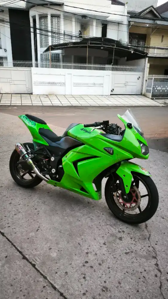 KAWASAKI NINJA 250 DUA SILINDER TAHUN 2008