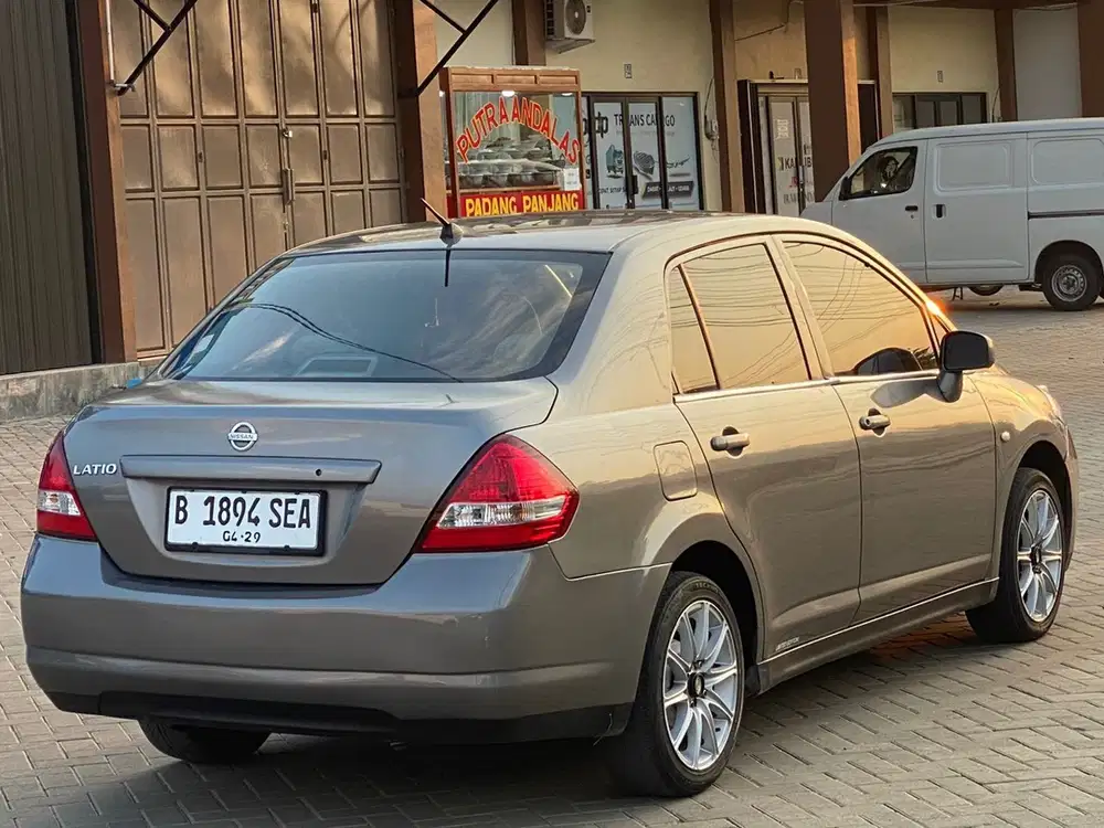 Nissan Latio 2010 Bensin