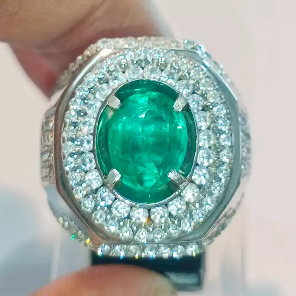 NATURAL EMERALD / ZAMRUD 2,34 CRT INSIGNIFICANT
