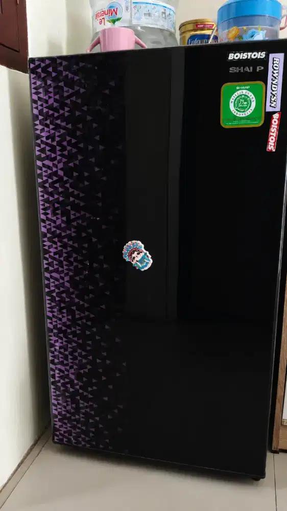 Kulkas Sharp 1 Pintu Warna Hitam Motif Ungu
