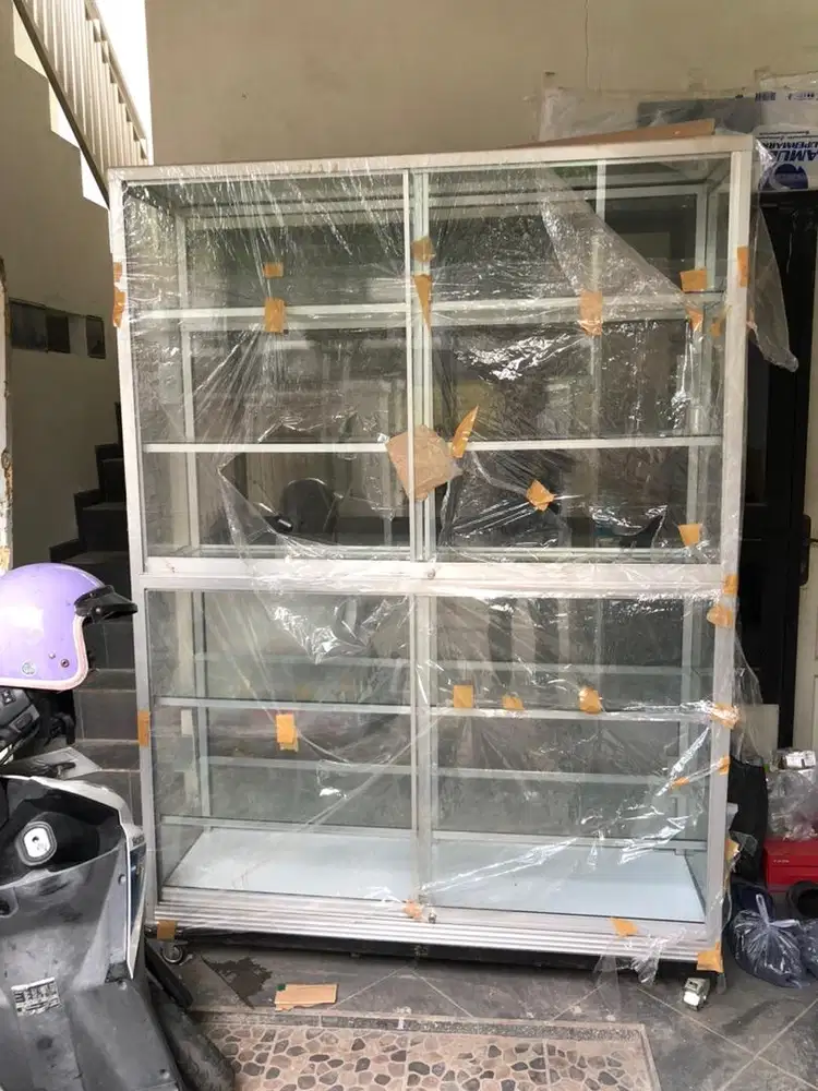 Dijual Etalase kaca