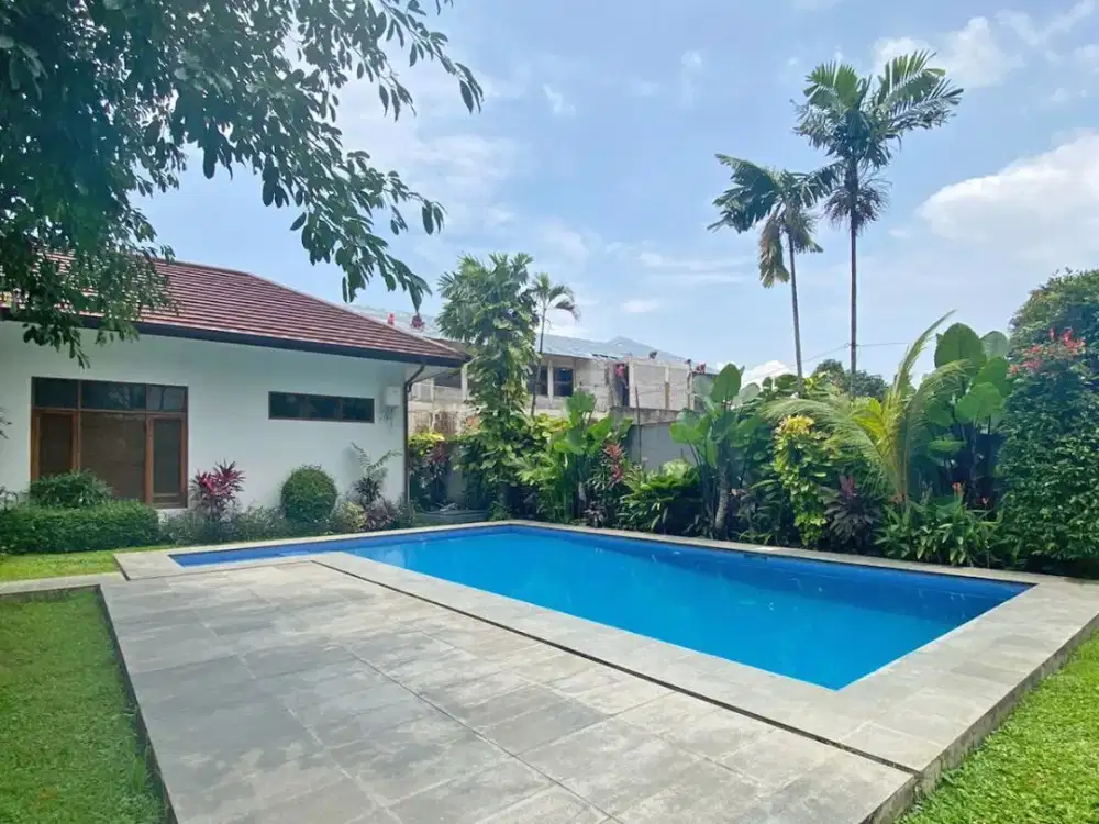 Disewakan Rumah Luas di Area Kemang Jakarta Selatan | Std406