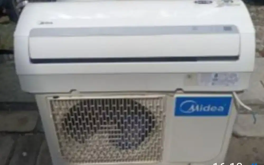 Jual ac midea1/2 pk lowwat 330 watt kondisi 95% ori semua