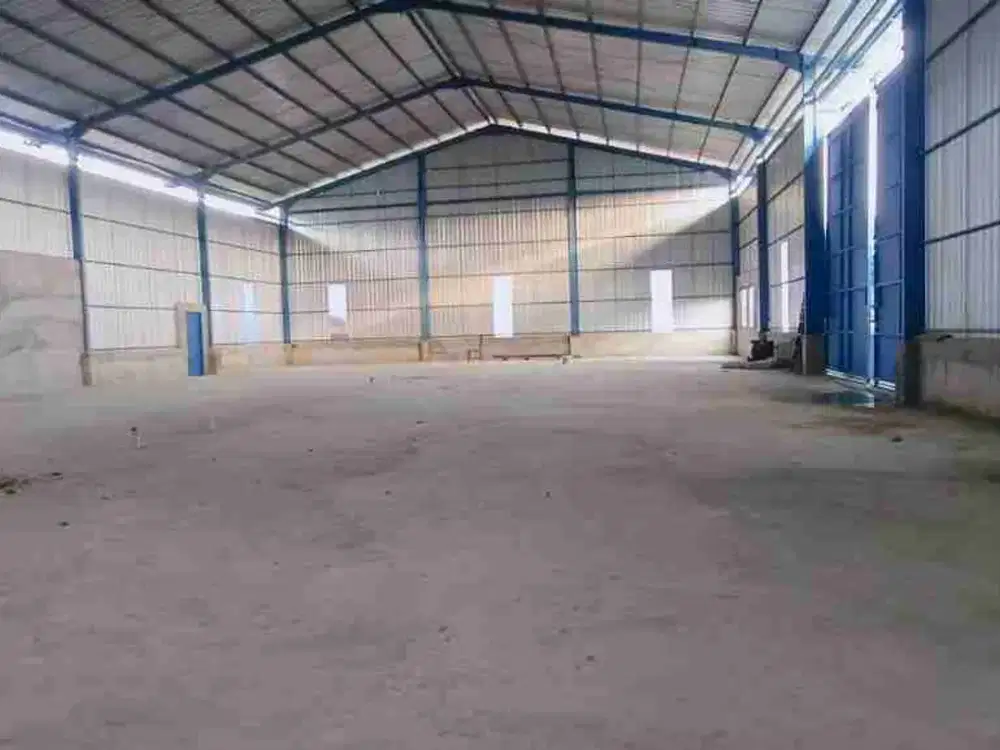 GUDANG SIAP DENGAN AREA PARKIR YG CUKUP LUAS
