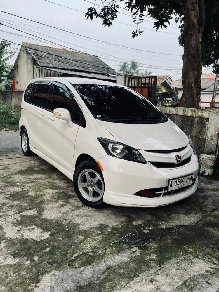 Honda Freed PSD AT