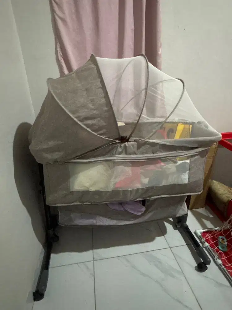 Tempat Tidur Bayi
