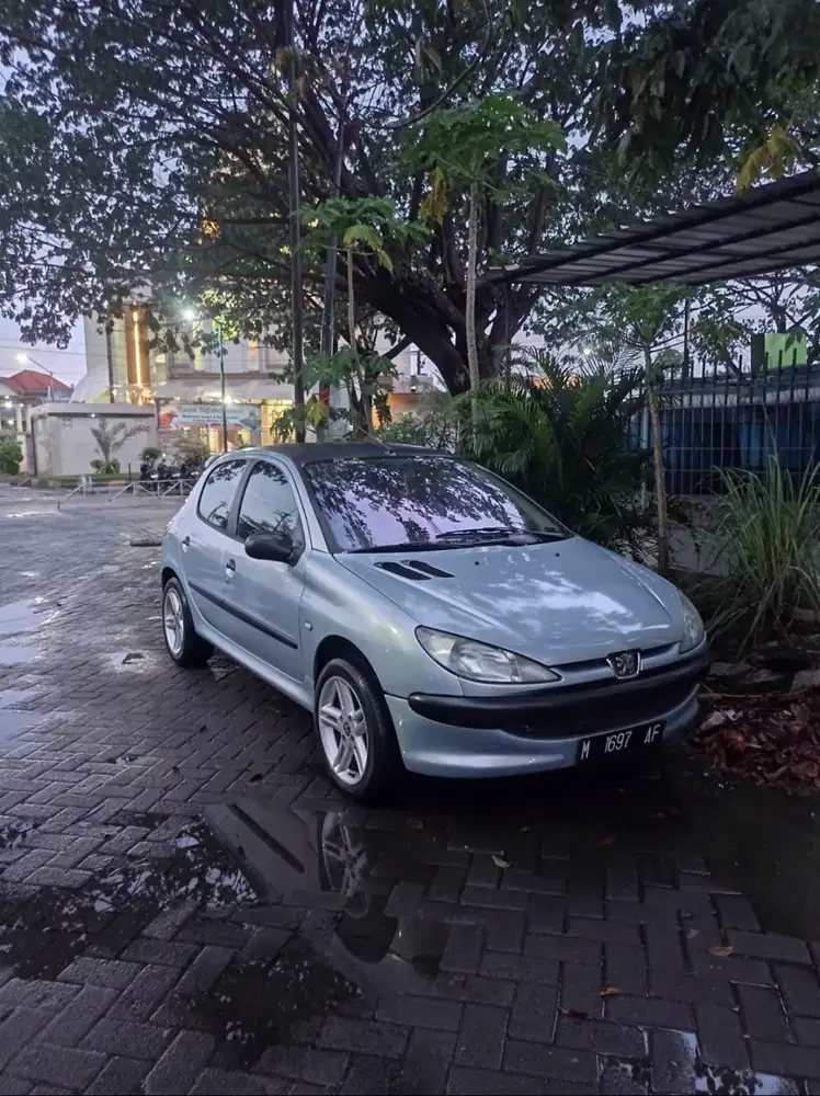 206 PEUGEOT 2001 - SILVER GREY