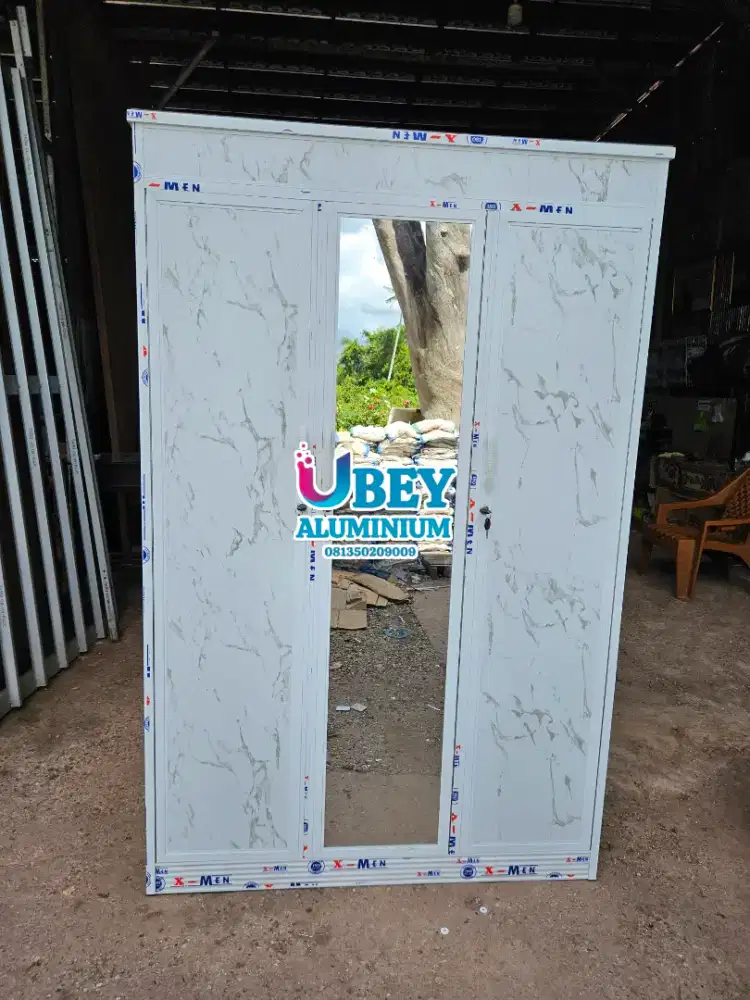Lemari pakaian 3 pintu