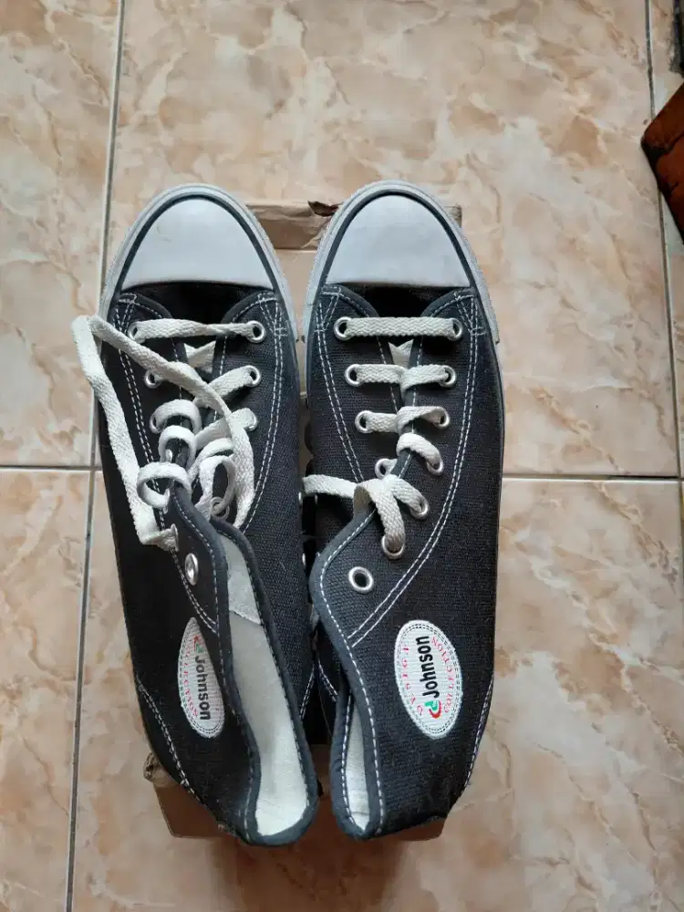 Sepatu Johnson Hitam