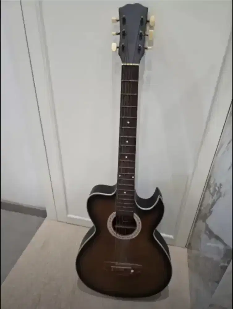 Jual murah gitar moderato FG junior msh bagus spt foto, 600 ribu nego