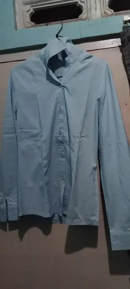 Kemeja biru muda