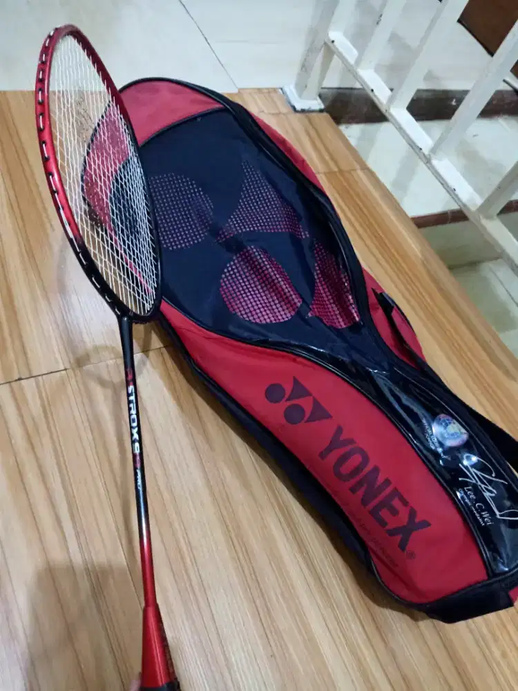 Raket Badminton dan Tas Yonex