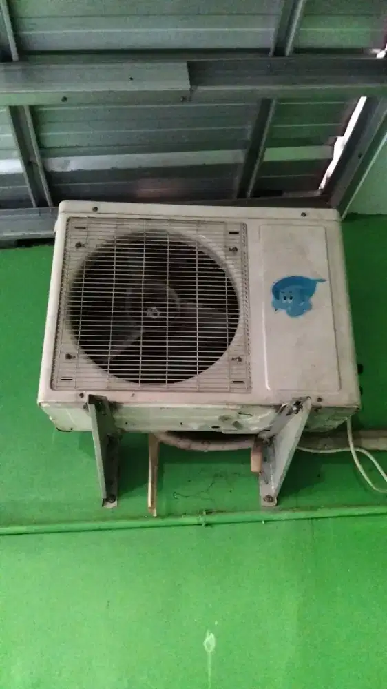 Di jual AC Changhong bekas