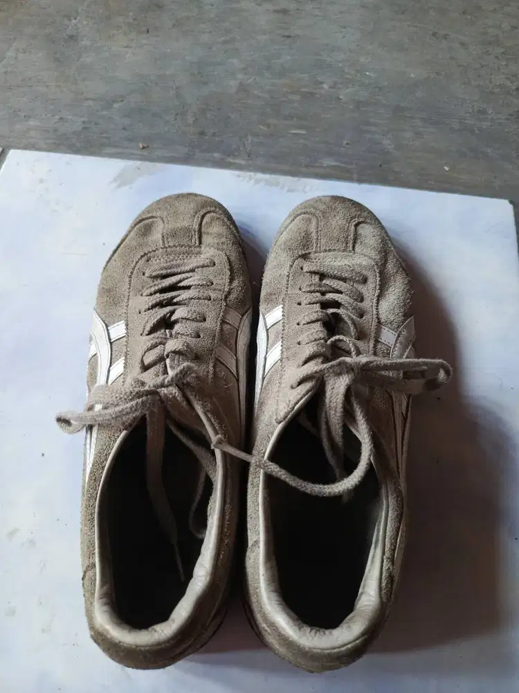Sepatu Onitsuka Tiger Stipes