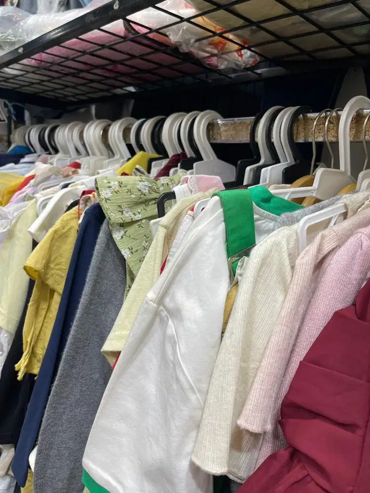 Dicari karyawan wanita untuk jaga toko baju