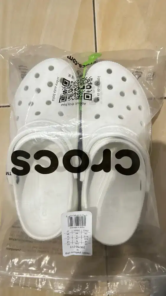 Sendal CROCS baru
