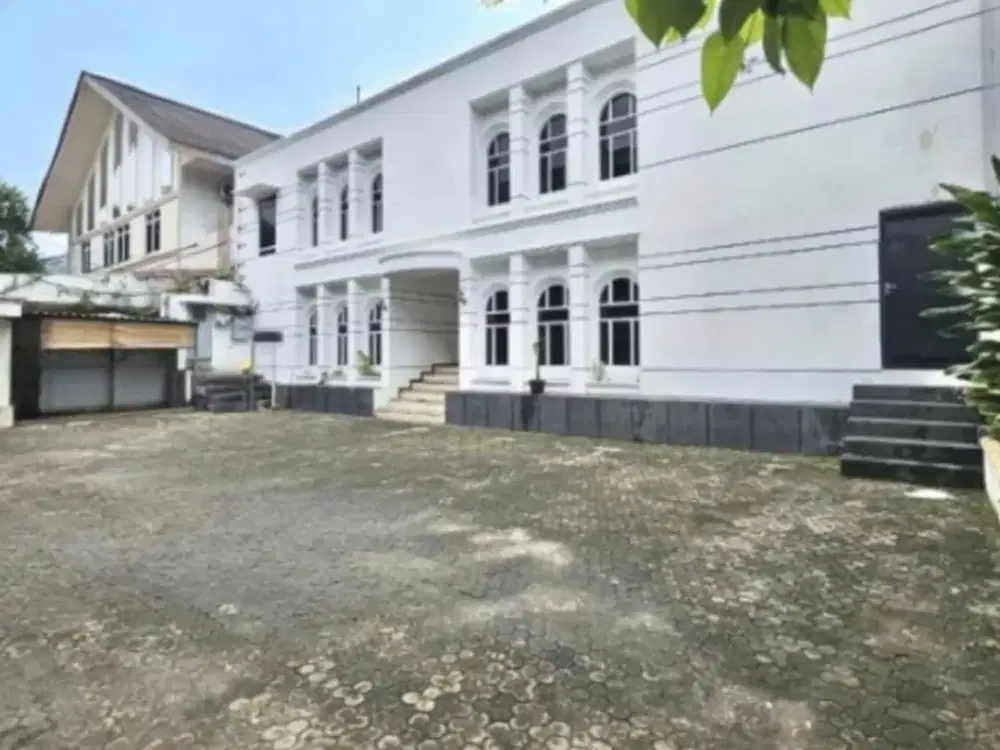 Dijual Ruko/Mini Gedung di Area Komersil Kebayoran Baru Jakarta Selatan Std689