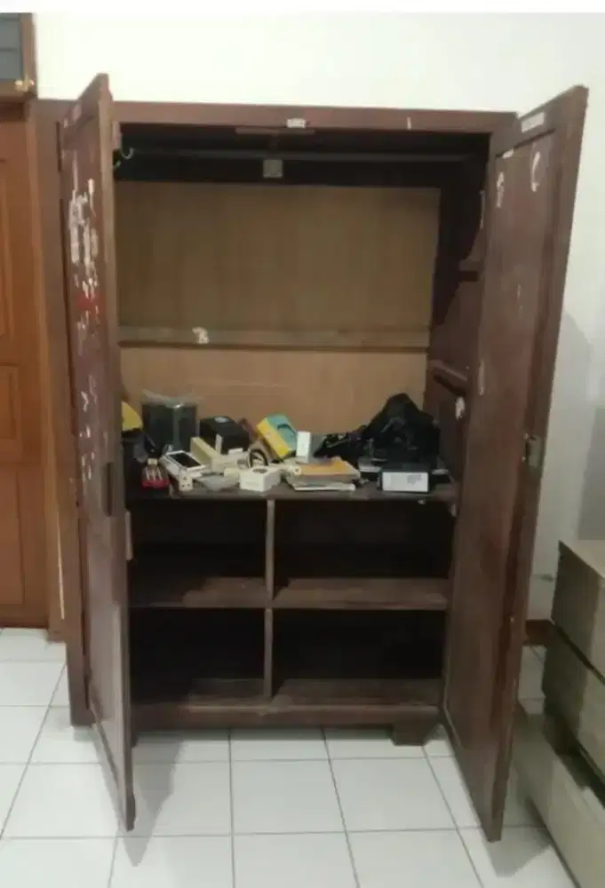 LEMARI JATI LAMA KUAT