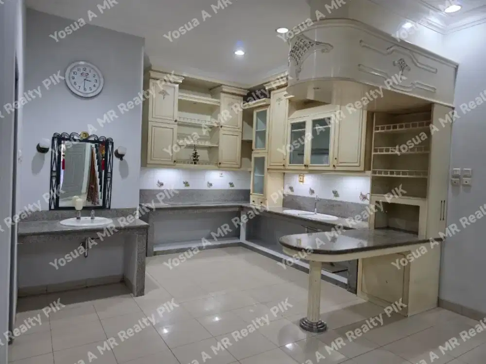 Disewakan Rumah 3 Lantai Cantik Siap Huni dalam Komplek Glodok