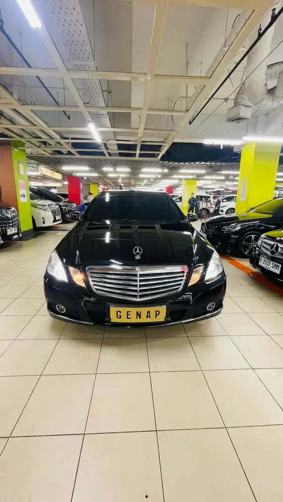Mercy E 250 AVG 2010 Hitam