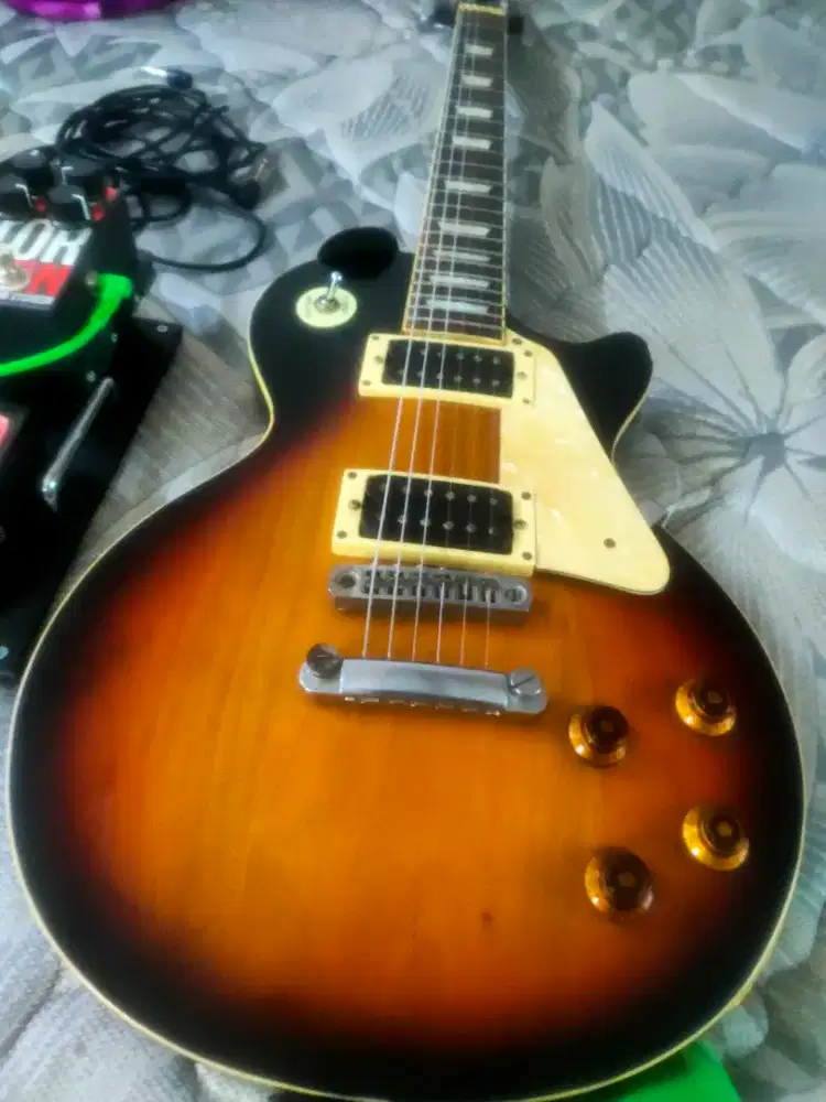 gitar lengkap dengan efek tinggal colok ke ampli no minus