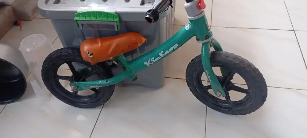 Sepeda keseimbangan anak