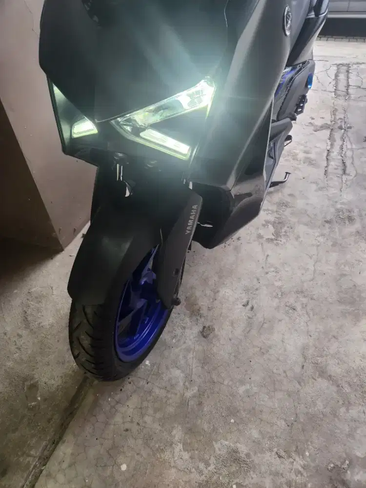 Yamaha Xmax hitam