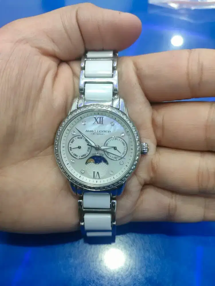 Jual jam tangan wanita bekas